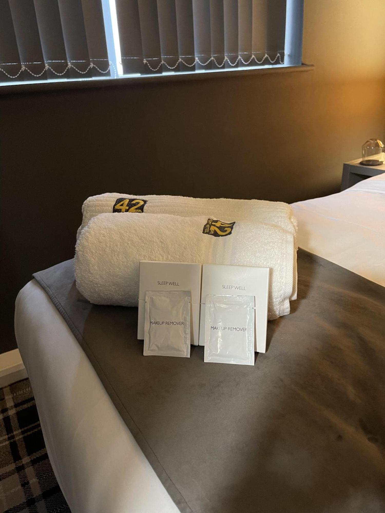 42 อพาร์ท โฮเทล Hotel สกันโธรป ห้อง รูปภาพ